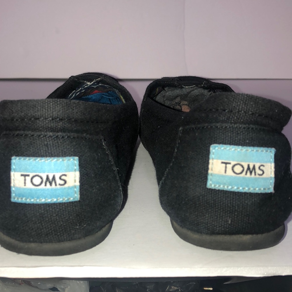Toms - Picture 2 of 5